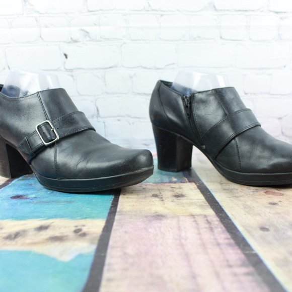 Clarks Black Leather Side Zip Low Ankle Heeled Booties Size 10 M - Picture 3 of 9